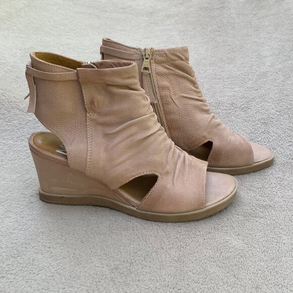 Miz Mooz Becca Soft Leather Slouch Wedge Peep Toe Booties Sz39 - Picture 3 of 16